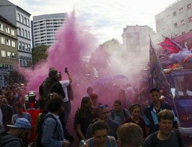 Mii de manifestanţi antiglobalizare s-au strâns la Hamburg, înainte de summitul G20