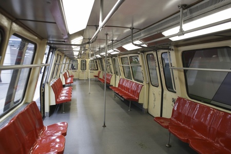 Opt persoane, inclusiv un bebeluş, au fost rănite de un cablu electric care a căzut la metroul de la Paris