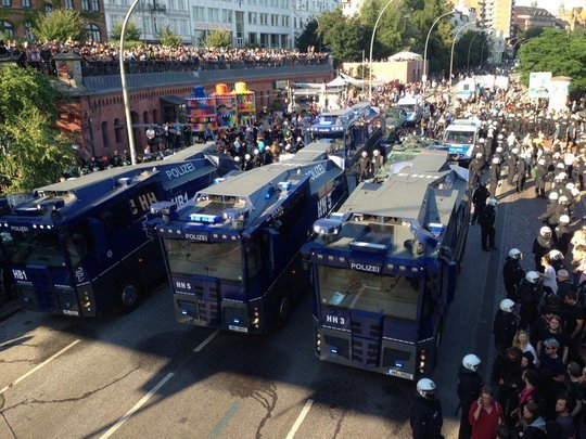 Peste 70 de poliţişti au fost răniţi, în urma violenţelor izbucnite la protestele antiglobalizare de la summitul G20