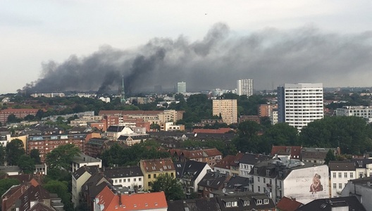 Maşini de poliţie incendiate la Hamburg în noi ciocniri la G20. VIDEO