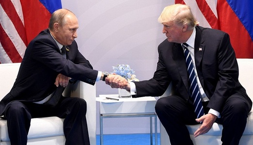 Donald Trump Jr. se plânge că nu a auzit ce au spus tatăl său şi Putin din cauza camerelor foto