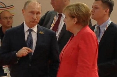 Merkel a fost filmată dându-şi ochii peste cap în cursul unei discuţii cu Putin. VIDEO