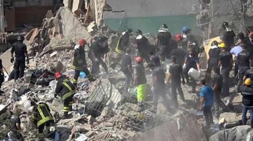 Echipele de salvare au găsit opt cadavre după prăbuşirea unui bloc în apropiere de Napoli