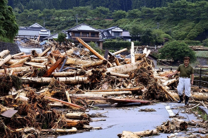 Cel puţin 16 oameni au murit în Japonia, în urma inundaţiilor şi alunecărilor de teren din ultimele zile