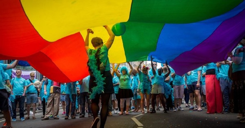 Aproximativ 25.000 de oameni au participat la marşul Gay Pride, la Londra