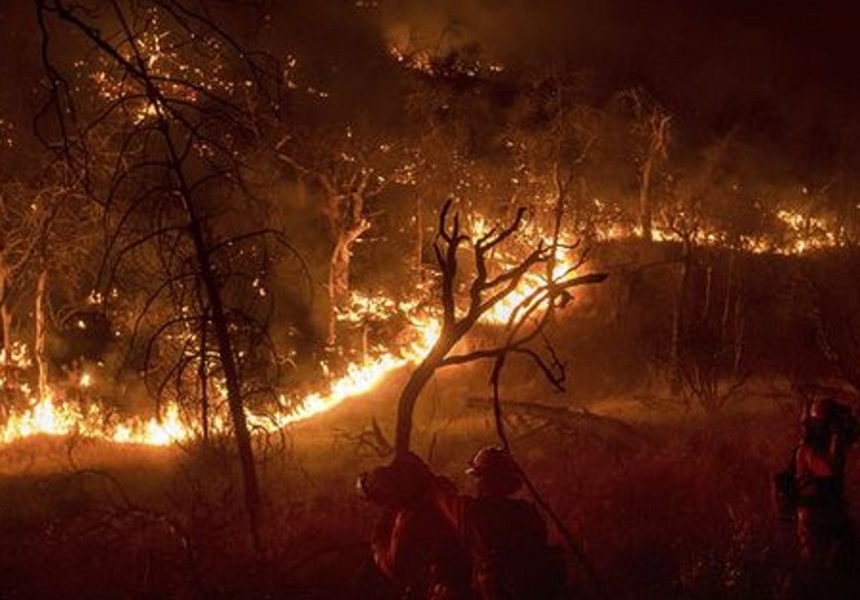 Mii de oameni, inclusiv copii, evacuaţi din cauza incendiilor de vegetaţie din California