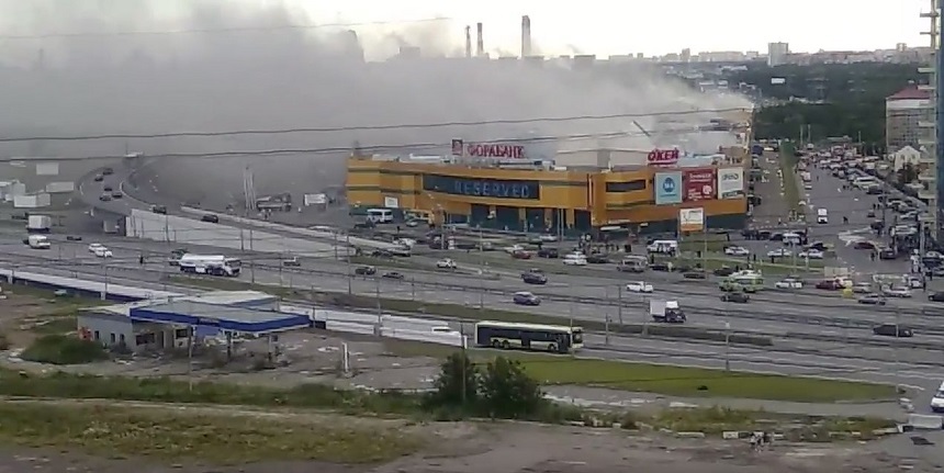 Paisprezece răniţi spitalizaţi în urma incendiului la mallul din Moscova