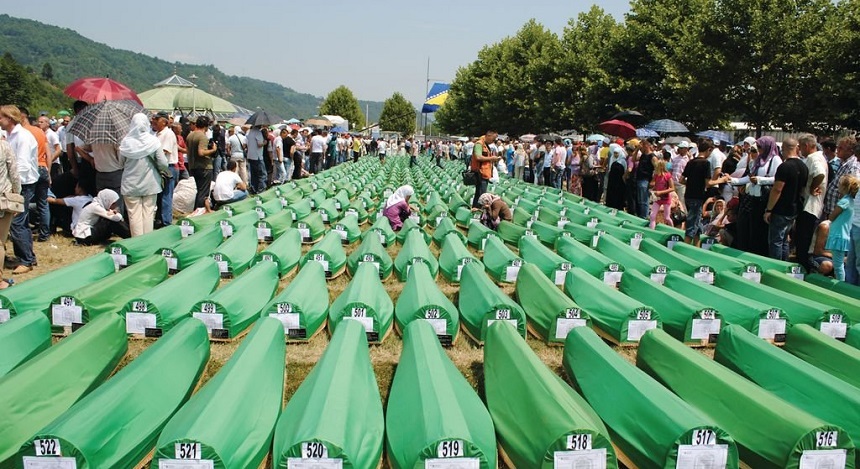 Rămăşiţele a 71 de victime bosniace ale masacrului de la Srebreniţa, înhumate la 22 de ani de la genocid