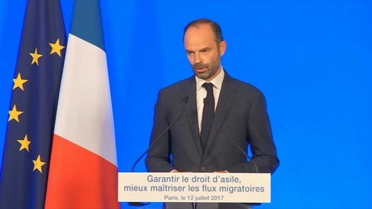 Parisul va crea peste 12.500 de locuri de cazare pentru solicitanţi de azil şi refugiaţi, anunţă premierul Philippe