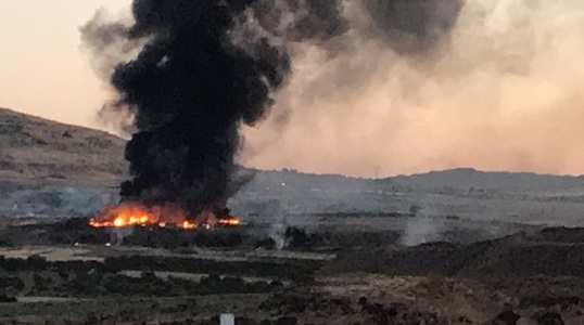 Pompierii se luptă cu un incendiu care a izbucnit într-o zonă militară turcă din apropiere de graniţa cu Siria