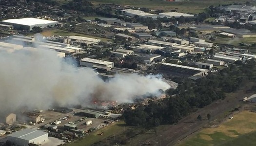 Autorităţile australiene au cerut evacuarea a peste o sută de locuinţe din cauza unui incendiu de la marginea oraşului Melbourne