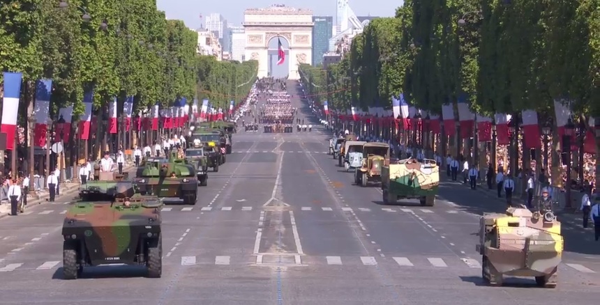 Ziua Naţională a Franţei a început cu o paradă militară pe Champs-Elysees, privită din tribuna oficială de către Donald Trump - VIDEO
