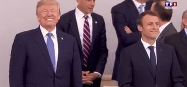 Preşedintele Trump şi-a încheiat vizita fulger la Paris, după ce a privit timp de două ore parada de pe Champs-Elysees