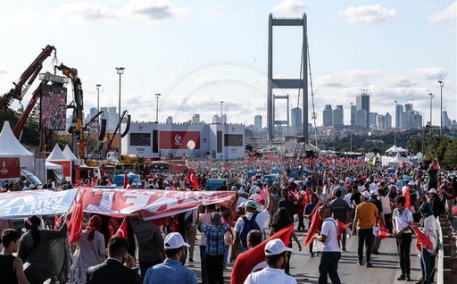 UPDATE: Turcia marchează un an de la puciul eşuat. Erdogan, la Istanbul: Sunt recunoscător tuturor membrilor naţiunii mele care şi-au apărat ţara. Puciştii să apară în instanţă în uniforme stil Guantanamo. VIDEO