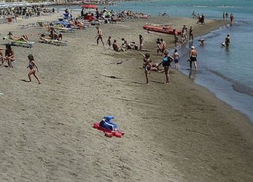 Un britanic şi un italian au murit înecaţi în apropiere de Brindisi, după ce au ajutat un copil luat de curent