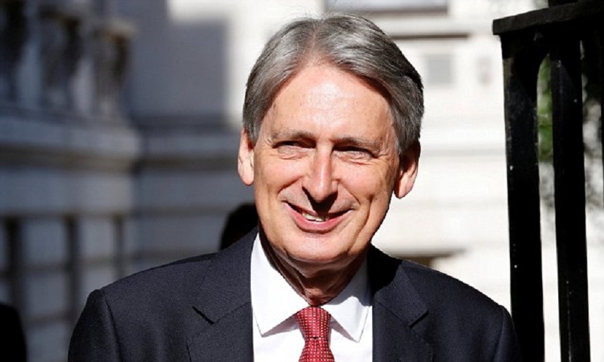 Hammond se angajează faţă de Brexitul lui May pe fondul adâncirii rupturii în Partidul Conservator