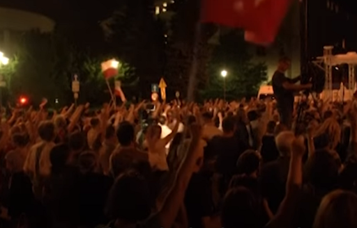 Zeci de mii de polonezi au ieşit în stradă pentru a protesta faţă de reforma sistemului judiciar.VIDEO