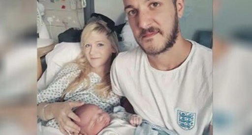 Părinţii bebeluşului Charlie Gard îşi abandonează bătălia judiciară prin care voiau să-l menţină în viaţă
