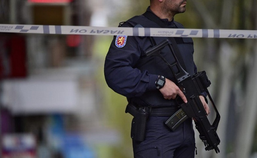 Un bărbat a atacat cu cuţitul un poliţist în enclava spaniolă Melilla, strigând ”Allah Akbar”