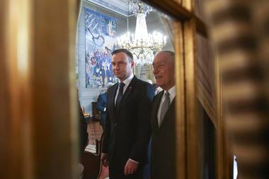 Preşedintele polonez a promulgat un proiect de lege care îi va permite ministrului Justiţiei să concedieze judecători