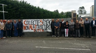 Un zid antimigranţi ridicat în sudul Franţei a fost distrus de cei care l-au construit
