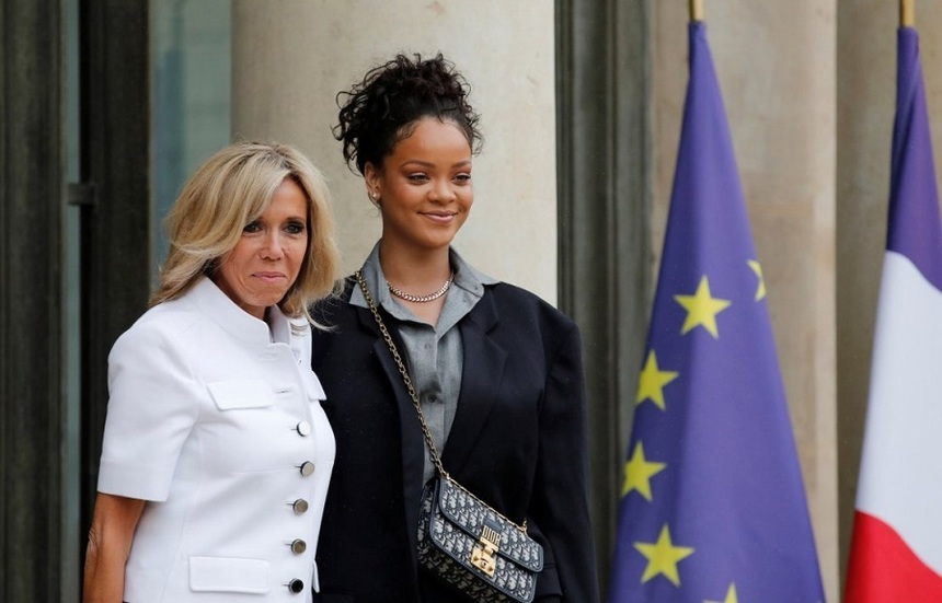 Rihanna s-a întâlnit cu Macron, cu care a discutat despre activităţile sale caritabile