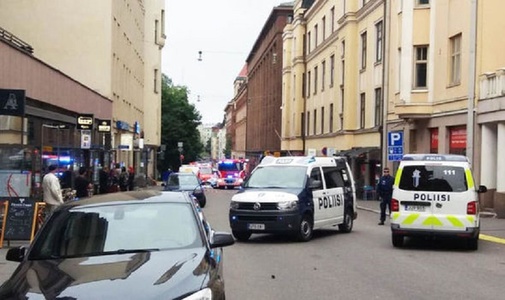 Un mort şi mai mulţi răniţi la Helsinki, după ce un bărbat a intrat cu o maşină în mulţime, anunţă poliţia
