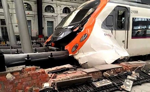 Autorităţile regionale revizuiesc în creştere, la trei, numărul răniţilor grav în accidentul feroviar de la Barcelona
