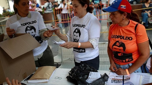 Venezuelenii sunt chemaţi la urne pentru un scrutin controversat, după luni de criză, instabilitate şi violenţe