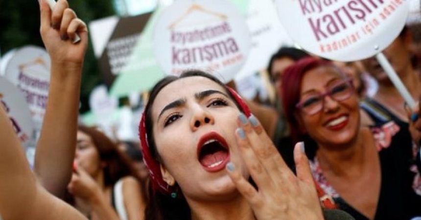 Sute de femei au protestat la Istanbul faţă de violenţa bărbaţilor
