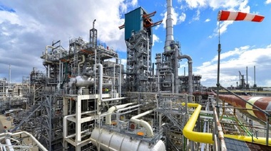 Incendiu la cea mai mare rafinărie din Europa, anunţă Shell Rotterdam