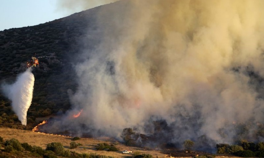 Incendiu de vegetaţie la sud de Atena