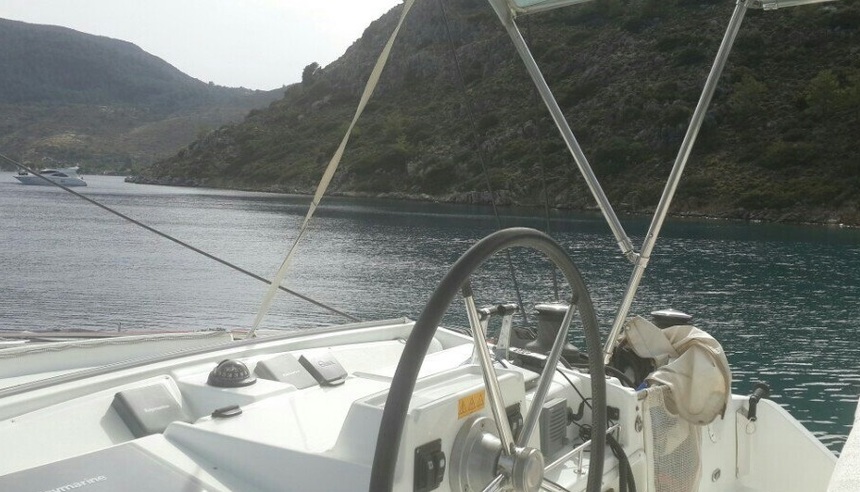 Trei persoane rămân dispărute, după ce o ambarcaţiune turistică a naufragiat în largul Turciei
