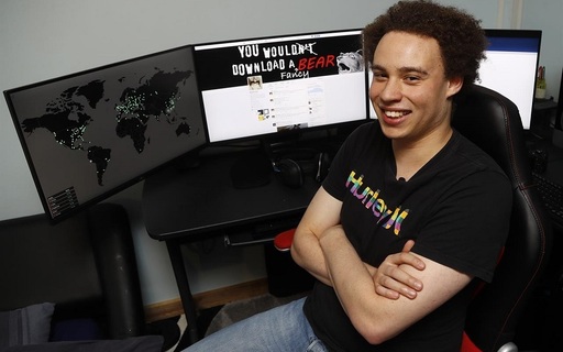 Cercetătorul britanic Marcus Hutchins, lăudat că a oprit atacul cu ransomwareul WannaCry, arestat în SUA