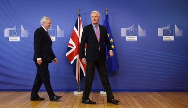 Marea Britanie este pregătită să plătească o factură a Brexitului de 40 de miliarde de euro, cu mult mai puţin decât cele 100 de miliarde de euro estimate de UE