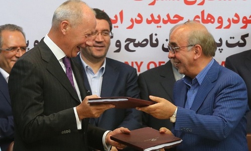 Renault semnează un acord în valoare de 660 de milioane de euro în Iran, unde va produce Symbol şi noul Duster Dacia 