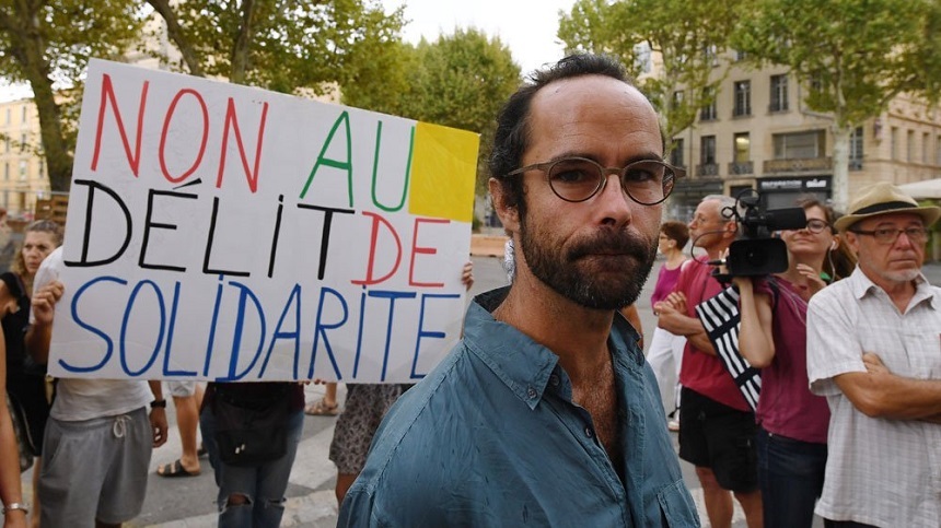 Apărătorul migranţilor Cédric Herrou, condamnat în apel la patru luni de închisoare cu suspendare
