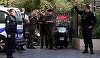 Trei dintre cei şase militari, răniţi grav în atacul cu maşină la periferia Parisului, anunţă Ministerul Apărării