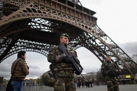 ANALIZĂ AFP: Militari scoşi pe străzi în Europa de teama atentatelor jihadiste, mai puţin în Germania