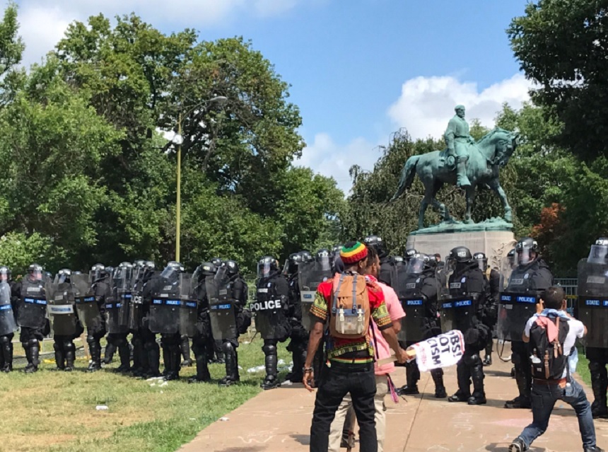 SUA: Ciocniri violente au izbucnit între forţele de ordine şi extremiştii de dreapta din Charlottesville. VIDEO