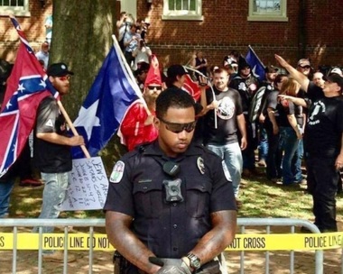 Trei persoane şi-au pierdut viaţa după o noapte de violenţe între extrema-dreaptă şi contraprotestatarii din Charlottesville. FOTO, VIDEO