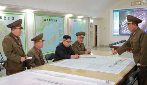 Kim Jong-un pune în aşteptare proiectul nord-coreean de tir către Guam şi aruncă mingea în terenul lui Trump