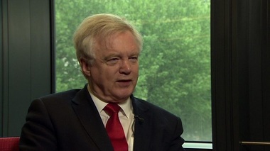 Londra nu va conveni cu UE vreo sumă a facturii Brexitului până în octombrie sau noiembrie, anunţă Davis