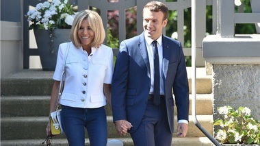 Macron depune plângere împotriva unui fotograf pe care-l acuză de ”hărţuire”