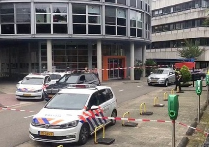 Bărbatul care a luat ostatică o femeie la un post de radio din Olanda a fost arestat