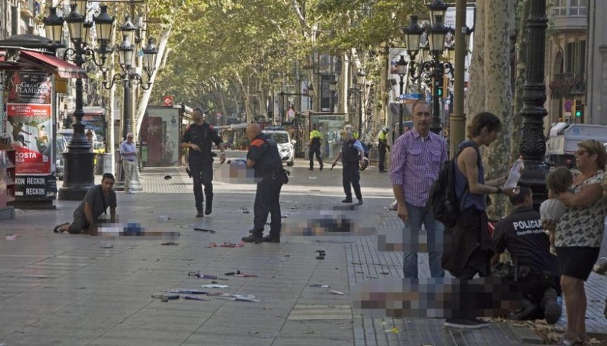 UPDATE - Atentat terorist la Barcelona. 13 persoane au murit, iar alte 100 au fost rănite după ce o furgonetă a intrat în mulţime. Şoferul încă nu a fost prins. Atacul este revendicat de Stat Islamic. VIDEO