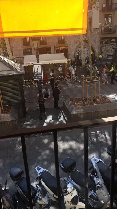 Familia regală: ”Întreaga Spanie este Barcelona”; Rajoy: ”teroriştii nu vor distruge niciodată un popor unit”