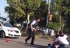 Bărbatul mort din maşina ce a rănit un poliţist la un punct de control din Barcelona nu era şoferul,cum s-a crezut iniţial