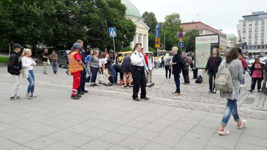 UPDATE - Mai multe persoane au fost înjughiate pe stradă, într-un oraş din Finlanda. Bilanţ revizuit: doi morţi şi şase răniţi. VIDEO