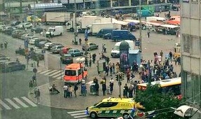 Un mort şi opt răniţi, înjunghiaţi la Turku; poliţia finlandeză caută mai mulţi suspecţi